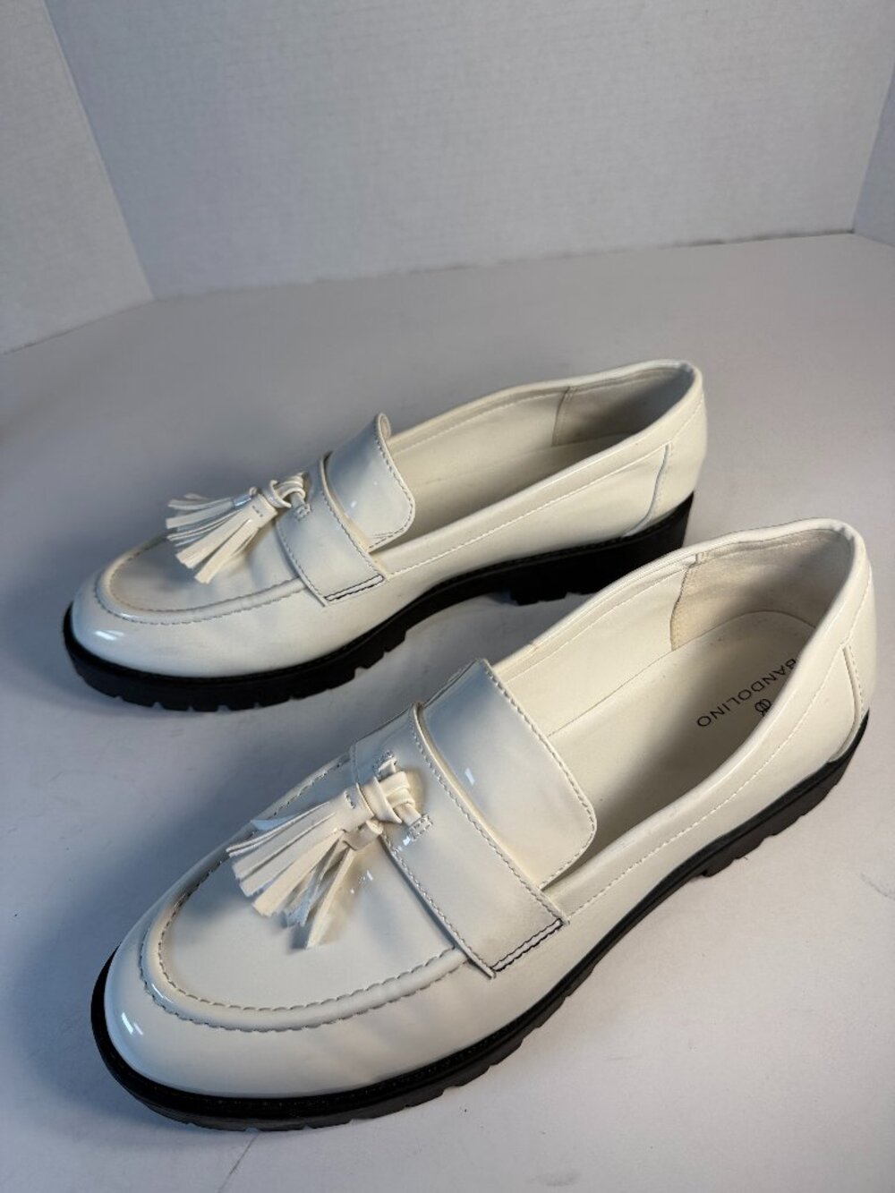 Women's size 9.5 Bandolino cream/white Loafers
